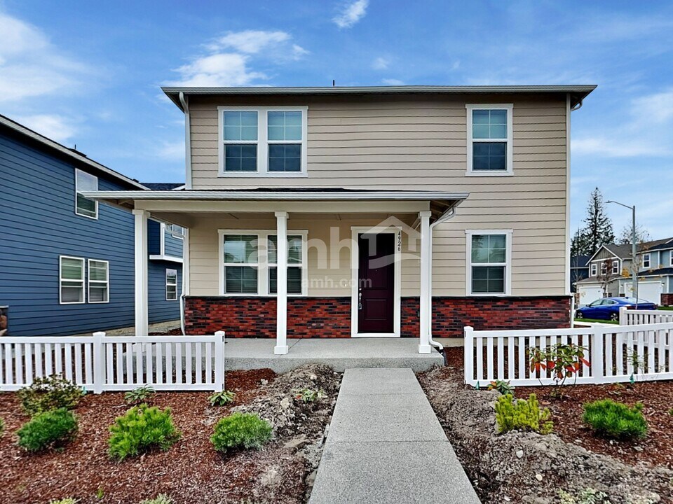4926 87th Ave NE in Marysville, WA - Foto de edificio
