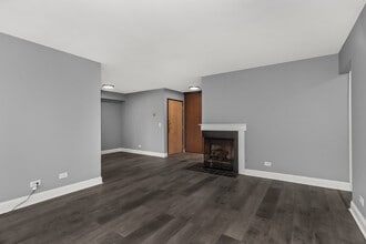 7020 Andover Ct in Woodridge, IL - Building Photo - Building Photo