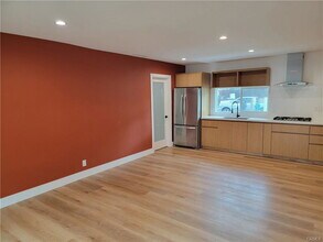 18725 Bassett St in Los Angeles, CA - Building Photo - Building Photo