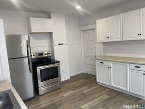 692 Enfield St in Enfield, CT - Building Photo - Building Photo