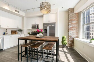 1111 Tulane Ave in New Orleans, LA - Building Photo - Building Photo