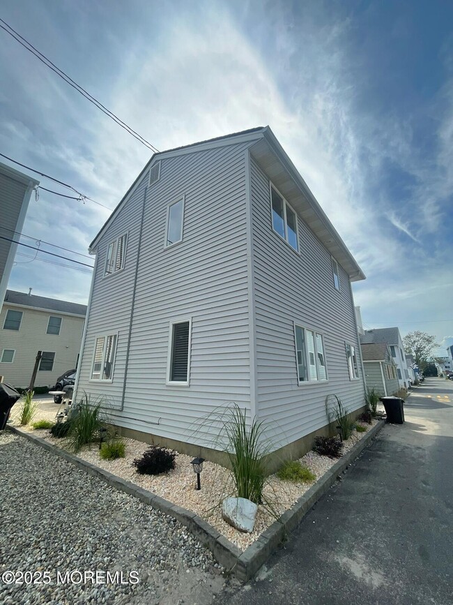 23 E Surf Way in Lavallette, NJ - Building Photo - Building Photo