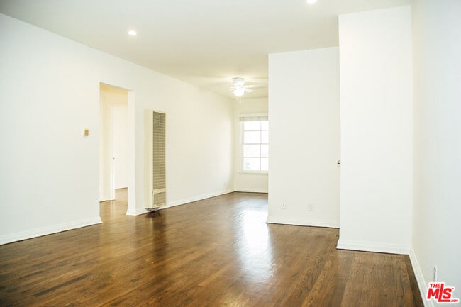 521 Hollister Ave in Santa Monica, CA - Building Photo - Building Photo