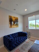 10222 NW 64th Way in Doral, FL - Building Photo