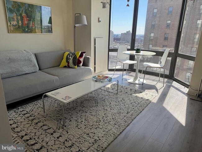 2018 Walnut St in Philadelphia, PA - Building Photo - Building Photo