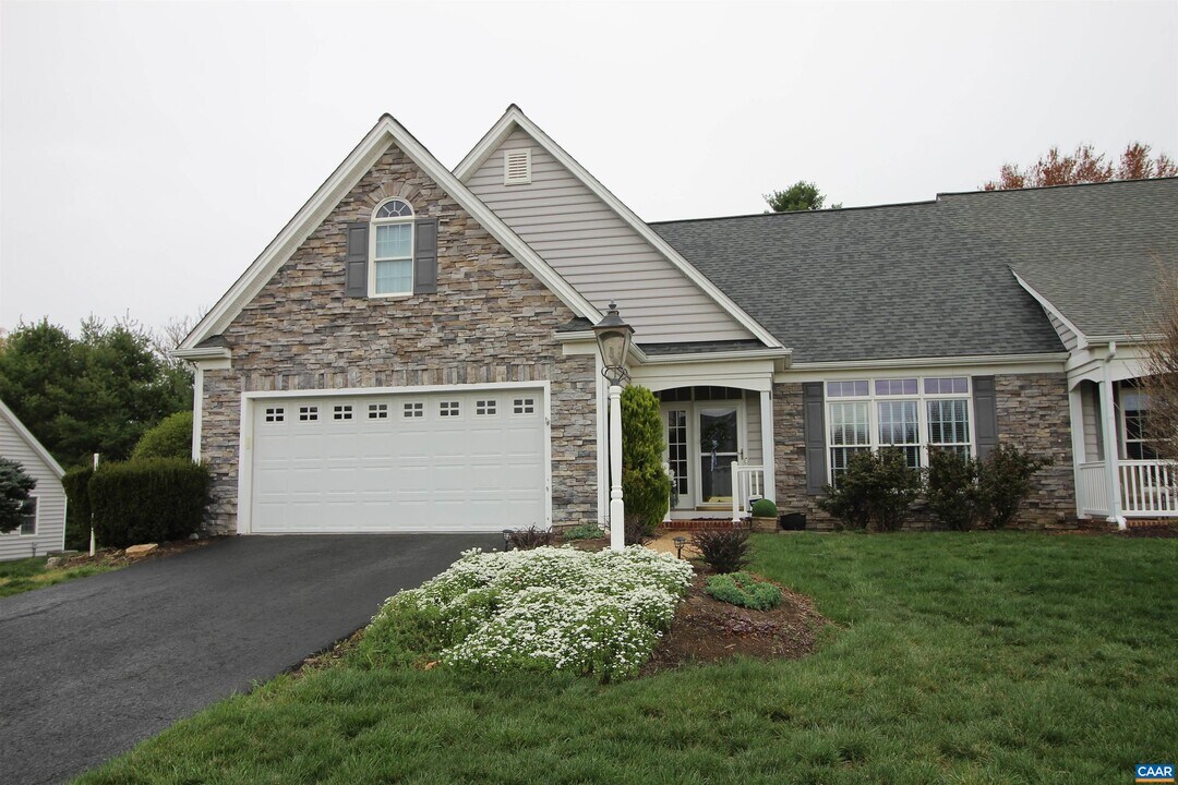 52 Hunters Trail in Waynesboro, VA - Building Photo