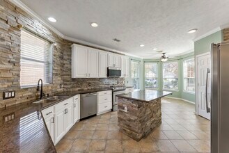 11 S Bendrook Loop in Conroe, TX - Building Photo - Building Photo