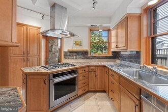 5109 Fairglen Ln in Chevy Chase, MD - Building Photo - Building Photo