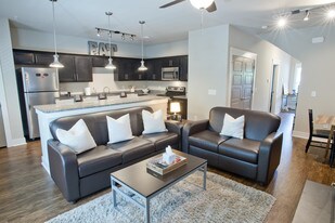 519 N Clarke St Apartments