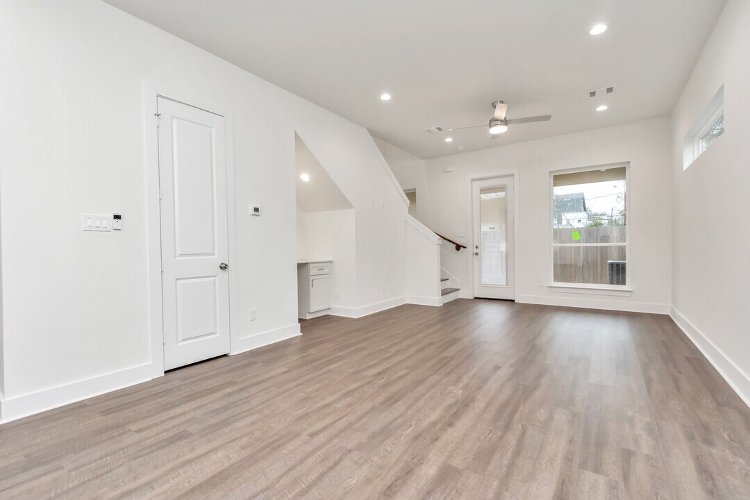 221 Cockerel St in Houston, TX - Building Photo