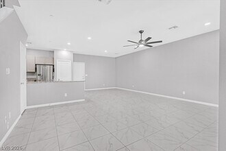 3297 Pergusa Dr in Henderson, NV - Building Photo - Building Photo