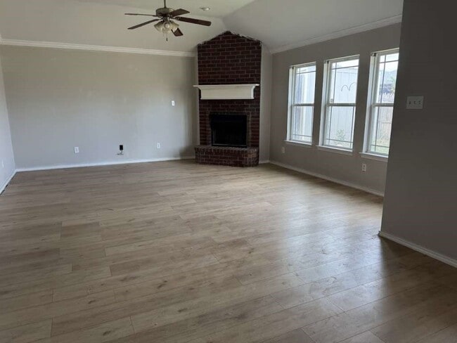 614 N 7th St in Wolfforth, TX - Building Photo - Building Photo