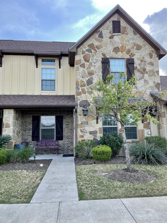 3214 Airborne Ave in College Station, TX - Building Photo