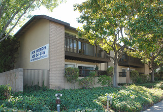 Santana Park Apartments in Santa Clara, CA - Building Photo - Building Photo