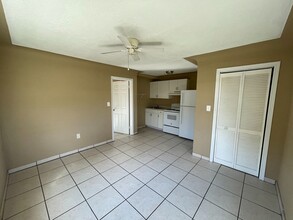 2416 10th St W in Bradenton, FL - Building Photo - Building Photo