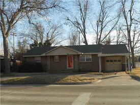 1730 W Boyd St in Norman, OK - Building Photo