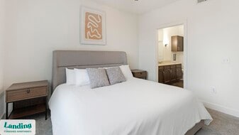 7373 Valley View Ln, Unit 3012 in Dallas, TX - Building Photo