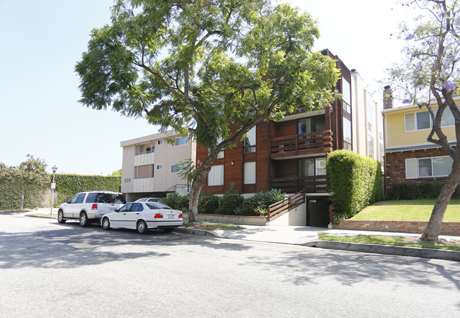 626 N Isabel St in Glendale, CA - Foto de edificio - Building Photo