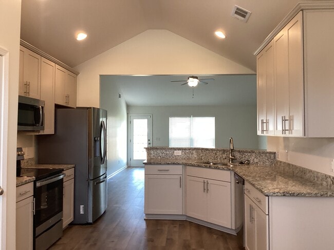 4 Buxton Ave in Savannah, GA - Building Photo - Building Photo
