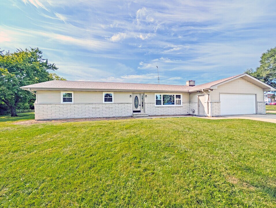 23209 W Mound Rd in Joliet, IL - Foto de edificio