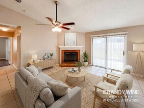 8055 International Village Dr in Jacksonville, FL - Foto de edificio - Building Photo