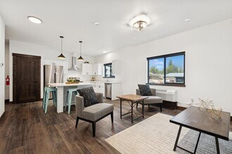 1840 Baker Ave, Unit 301 in Whitefish, MT - Foto de edificio - Building Photo