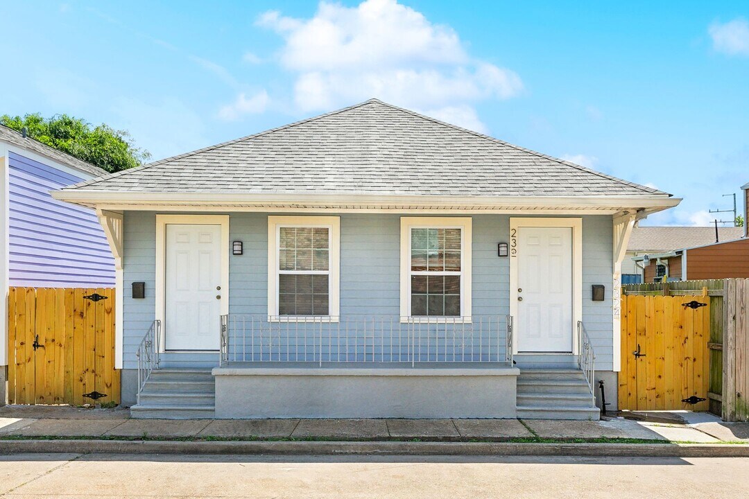 2322 St Andrew St-Unit -2322 in New Orleans, LA - Building Photo