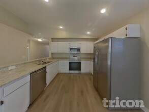 22210 Bell Harbor Dr in Land O Lakes, FL - Foto de edificio - Building Photo