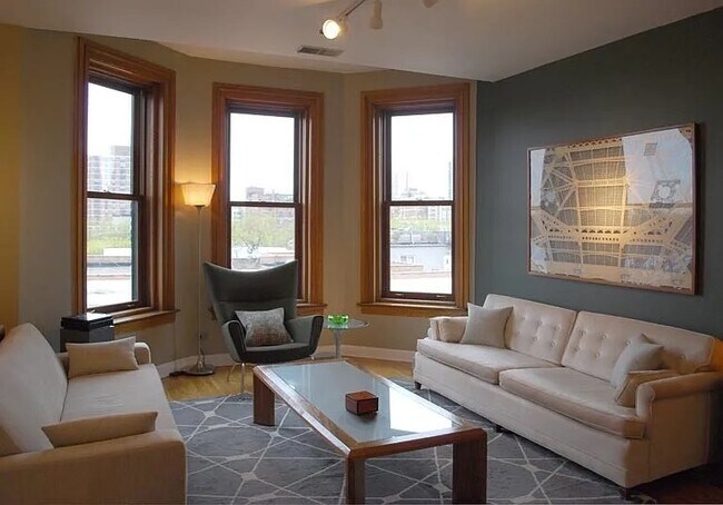 550 W Surf St in Chicago, IL - Building Photo - Building Photo