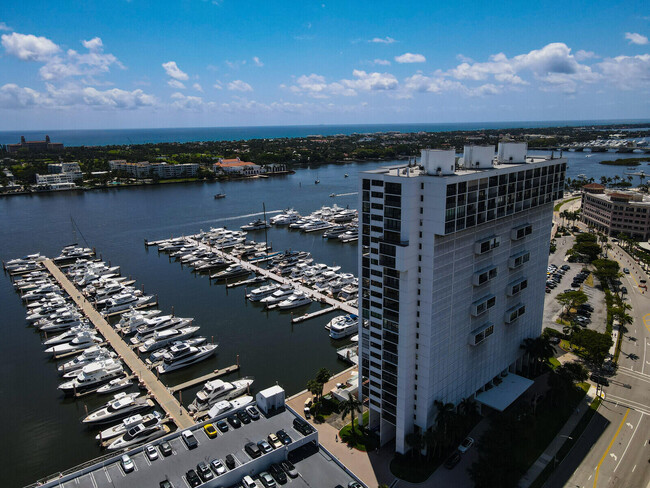 400 N Flagler Dr in West Palm Beach, FL - Foto de edificio - Building Photo
