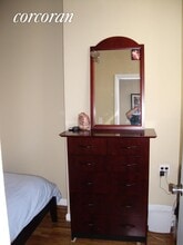 242 W 72nd St-Unit -: 1F in New York, NY - Foto de edificio - Building Photo