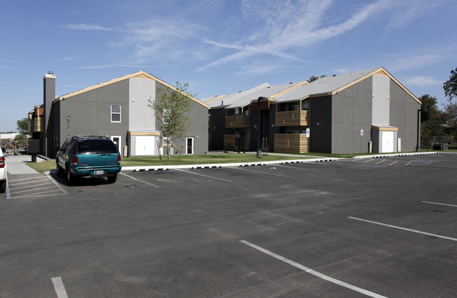 Cedars Apartments in Tulsa, OK - Foto de edificio - Building Photo