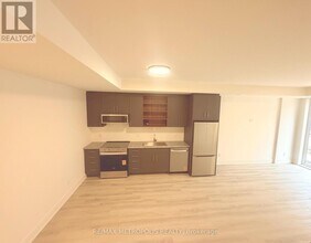 68 EVERETT Cmn in St Catharines, ON - Building Photo - Building Photo