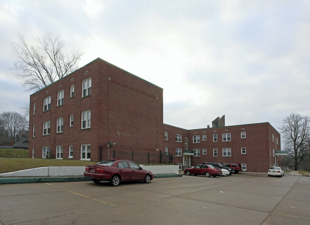 St. James Court Apartments in South Bend, IN - Foto de edificio