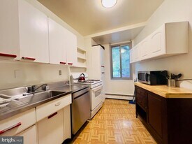 4200 Cathedral Ave NW in Washington, DC - Building Photo