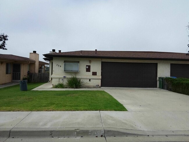 property at 739 Vista Pacifica Cir