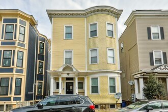 9 Bellflower St, Unit 3 in Boston, MA - Foto de edificio - Building Photo