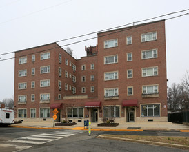 Hedin House Apartments in Washington, DC - Foto de edificio - Building Photo