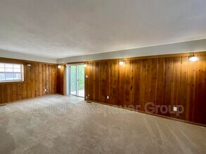 614 W Monroe St in Belleville, IL - Building Photo - Building Photo