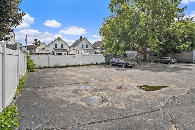 38 London St, Unit 38 in Lowell, MA - Building Photo - Building Photo