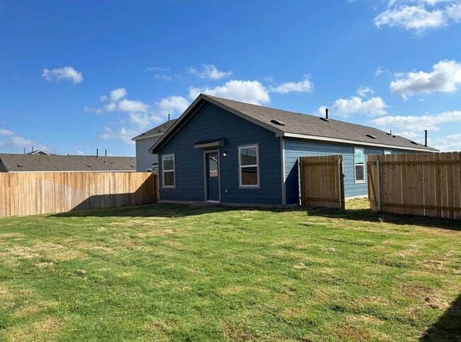 2413 Windrow Ln in Lockhart, TX - Building Photo - Building Photo