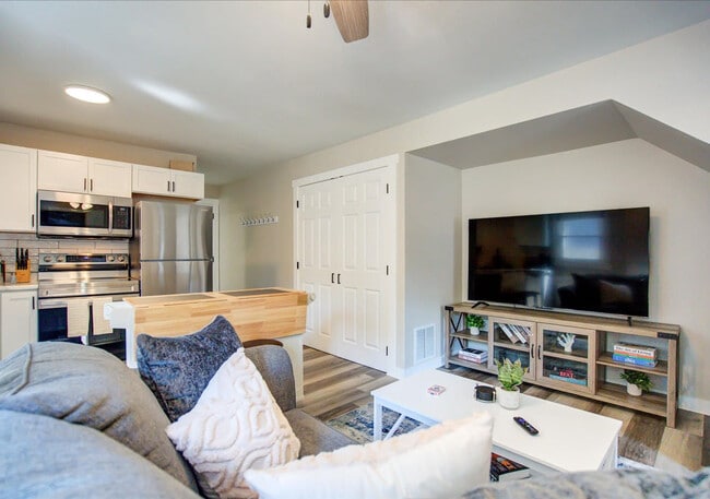 156 Rodney Ct in Madison, WI - Foto de edificio - Building Photo