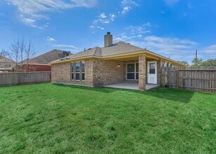 13210 Raintree Dr in Montgomery, TX - Foto de edificio - Building Photo