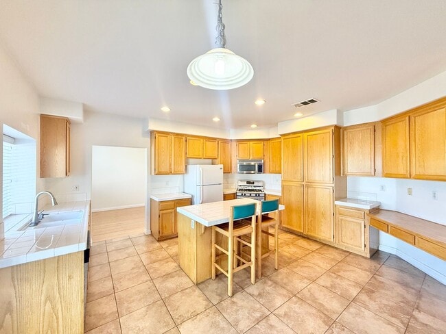 15921 La Costa Alta Dr in Moreno Valley, CA - Building Photo - Building Photo