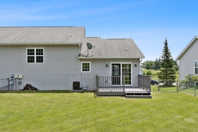 148 Community Dr in Fall River, WI - Building Photo - Building Photo