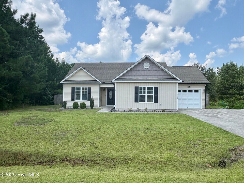 118 Blueberry Fields Rd in Maple Hill, NC - Building Photo