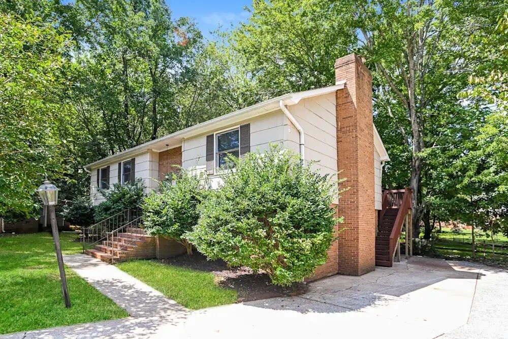 8102 Sidras Ct in Charlotte, NC - Building Photo