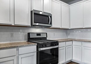 1101 Costa Vista Trl in Fort Worth, TX - Foto de edificio - Building Photo