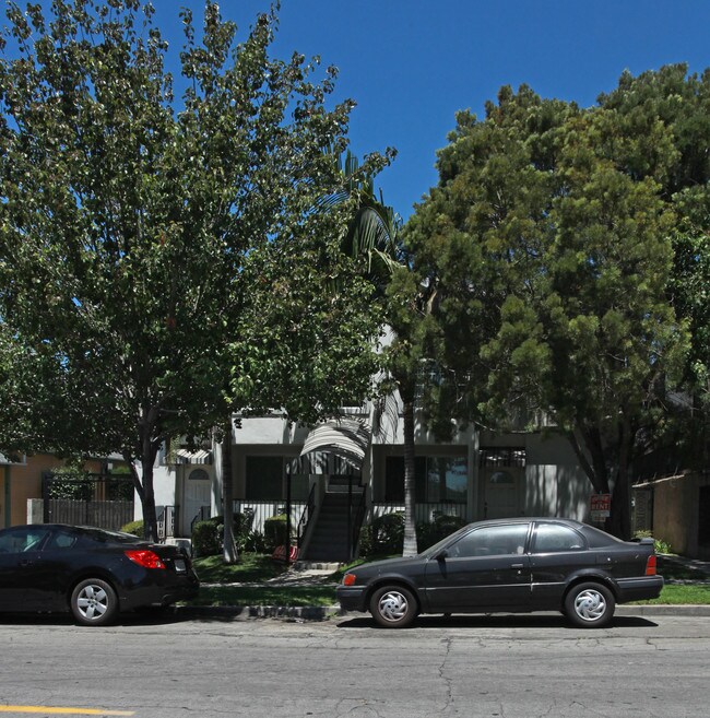 335-337 E Providencia Ave in Burbank, CA - Building Photo - Building Photo