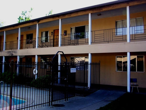 Lassen Place in Chico, CA - Building Photo